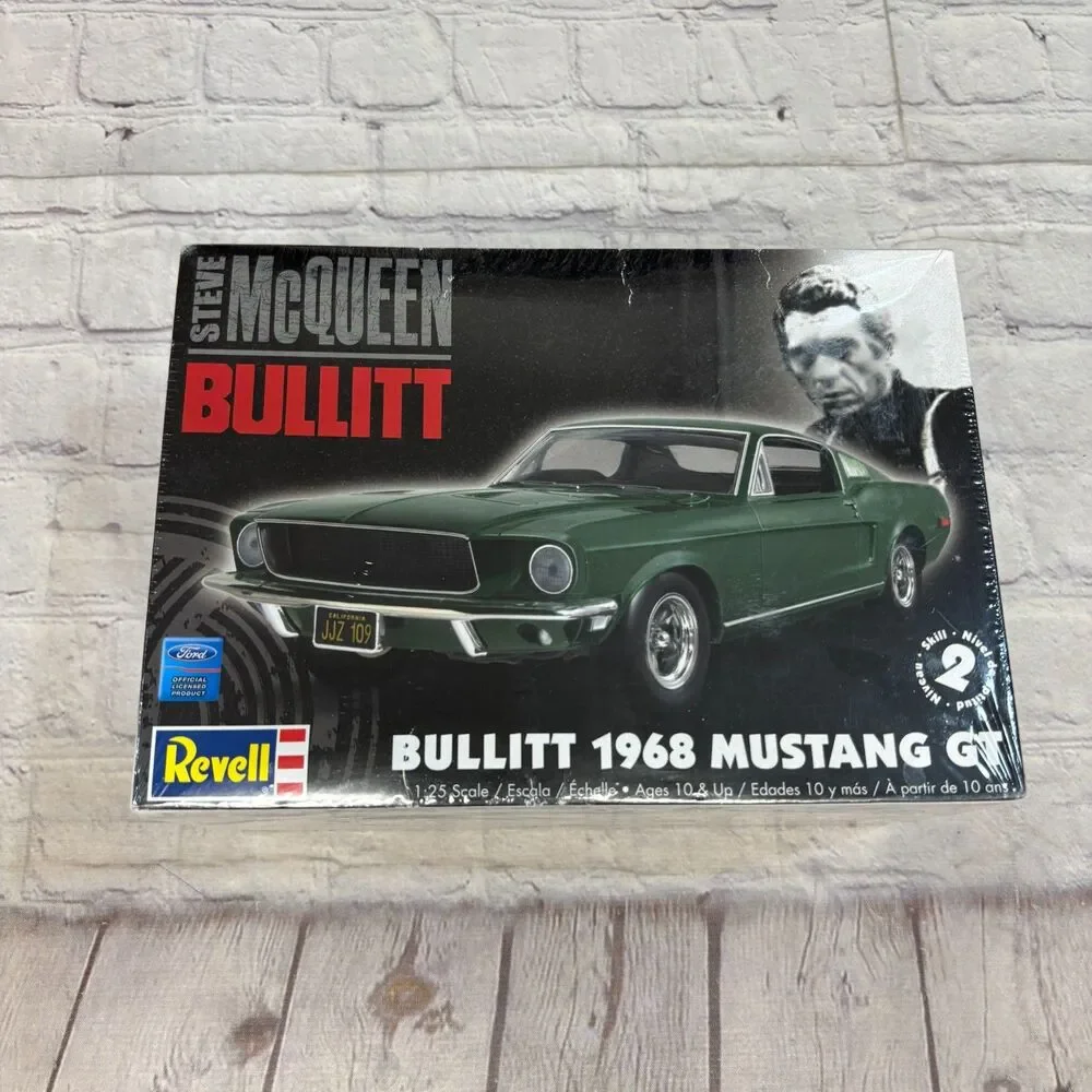 Revell Bullitt 1968 Ford Mustang GT 1/25 Scale Model Kit Steve McQueen D120 -1